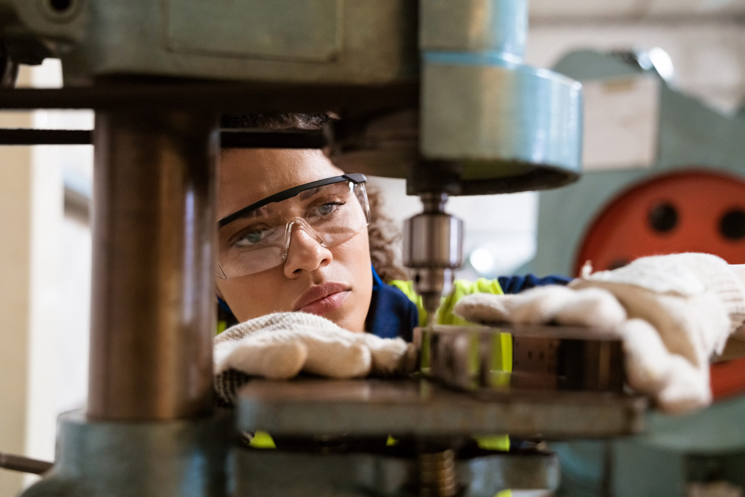 Illustratie: medewerkster metaalbedrijf Human Capital Agenda